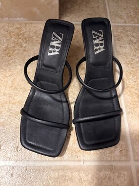 ZARA Black Double-Strap Square-Toe Heeled Sandals size 38 (7.5)